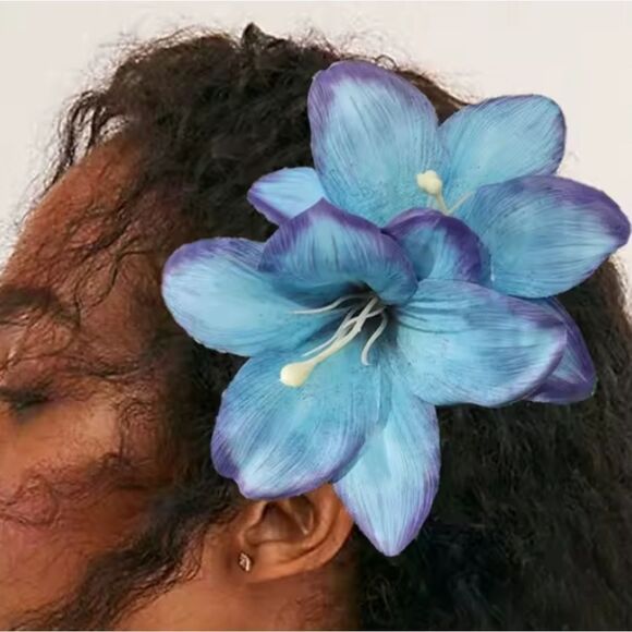 New ZARA Blue amaryllis Double tropical flower hair clip - Picture 1 of 7